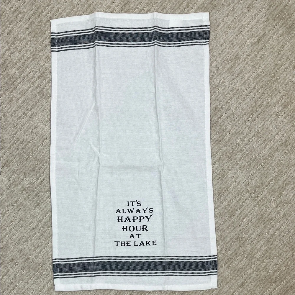 Set of 4 Happy Hour at the Lake Kitchen Towels NWT White Black 16x26